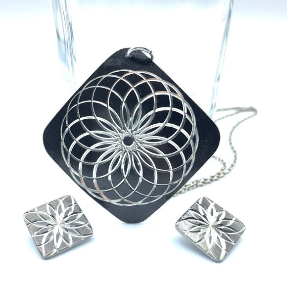 Vintage silver tone necklace and earrings set geometric engraved design - Picture 2 of 6